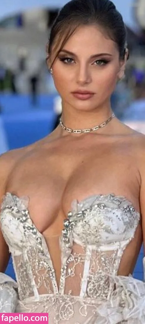 Carina Zavline Onlyfans Photo Gallery 