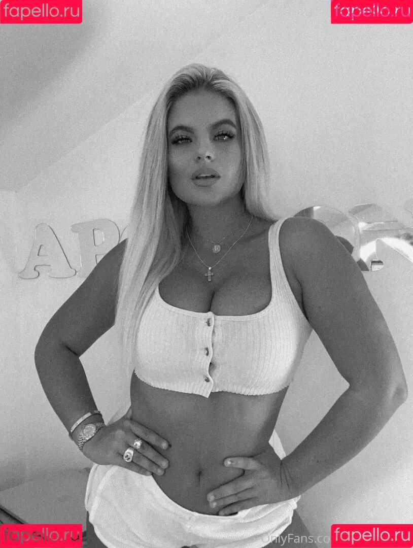 Apollonia Llewellyn Onlyfans Photo Gallery 