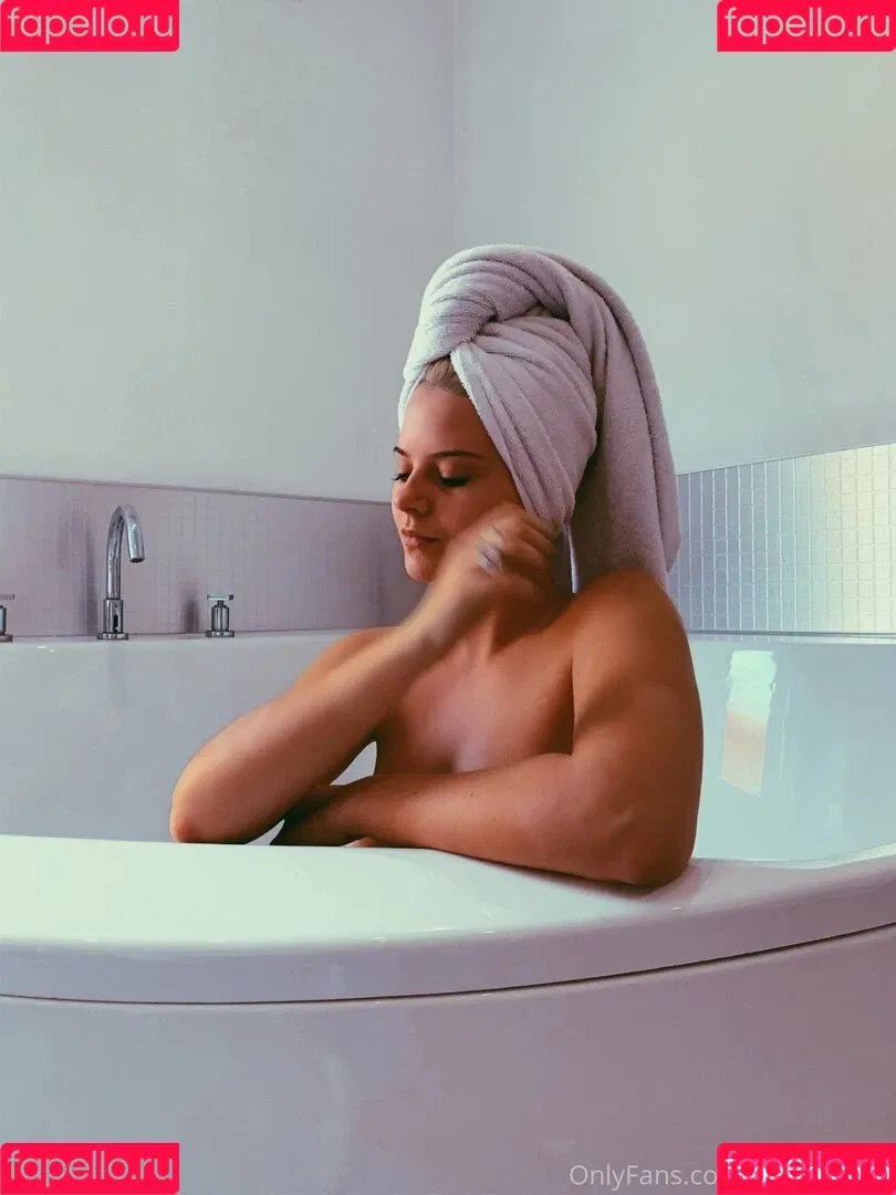 Apollonia Llewellyn Onlyfans Photo Gallery 
