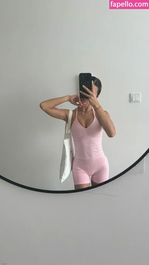 lyiax Onlyfans Photo Gallery 