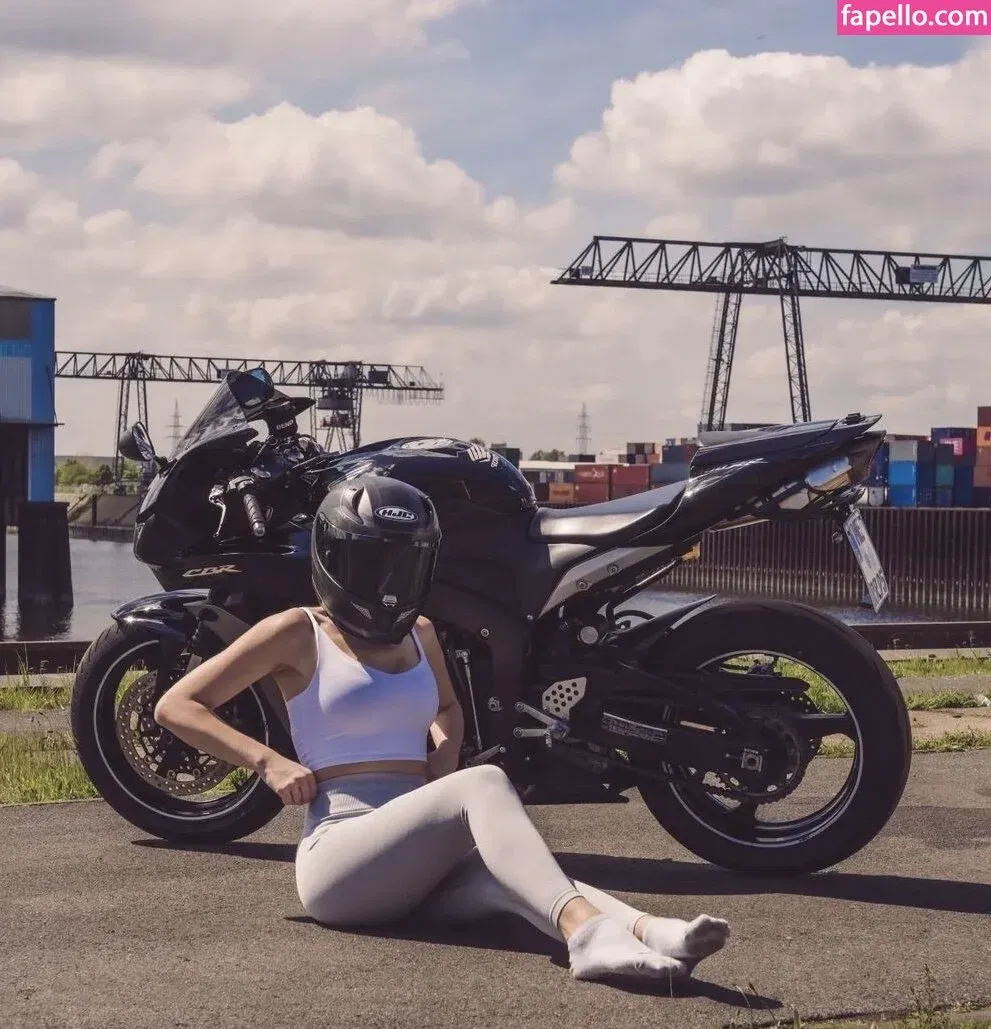 Racinglisa Onlyfans Photo Gallery 