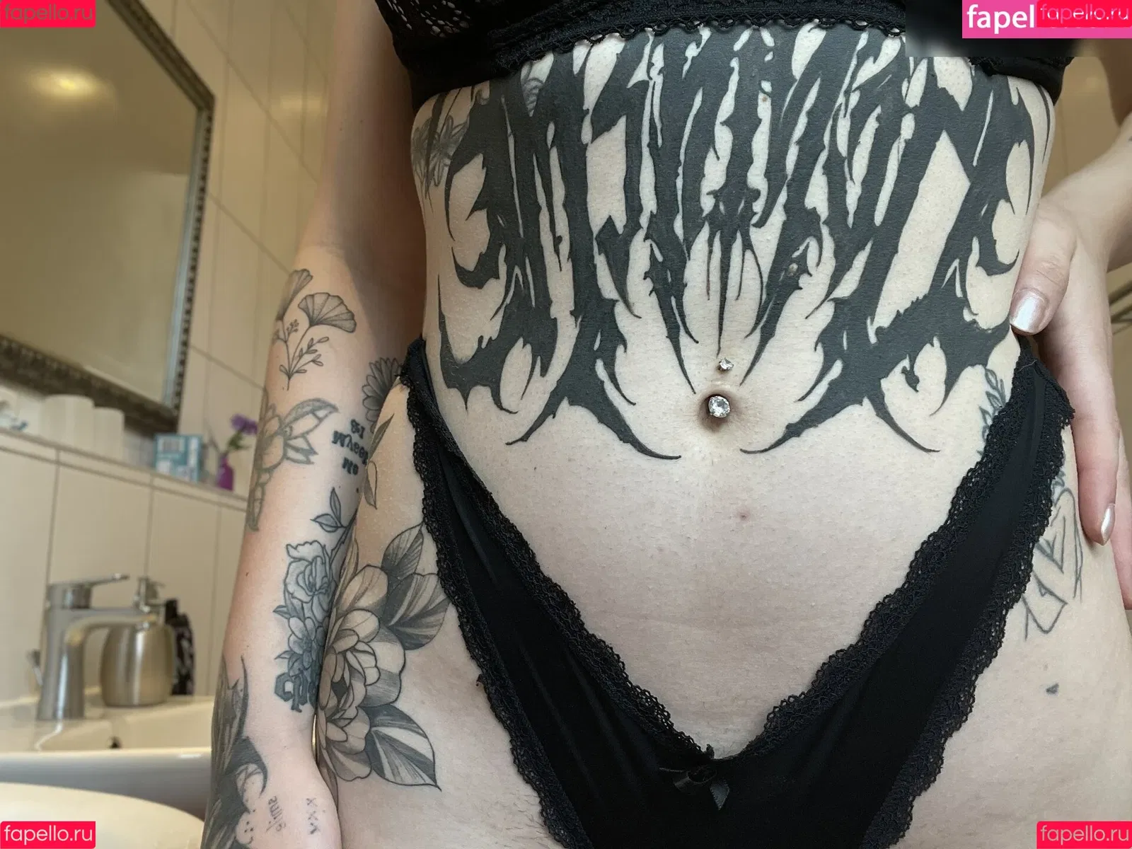 Kira-Julie Onlyfans Photo Gallery 