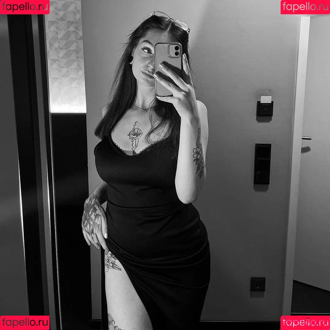 Kira-Julie Onlyfans Photo Gallery 