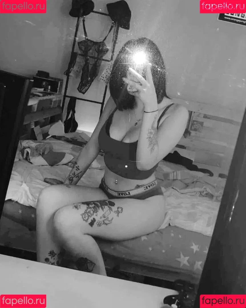 Kira-Julie Onlyfans Photo Gallery 
