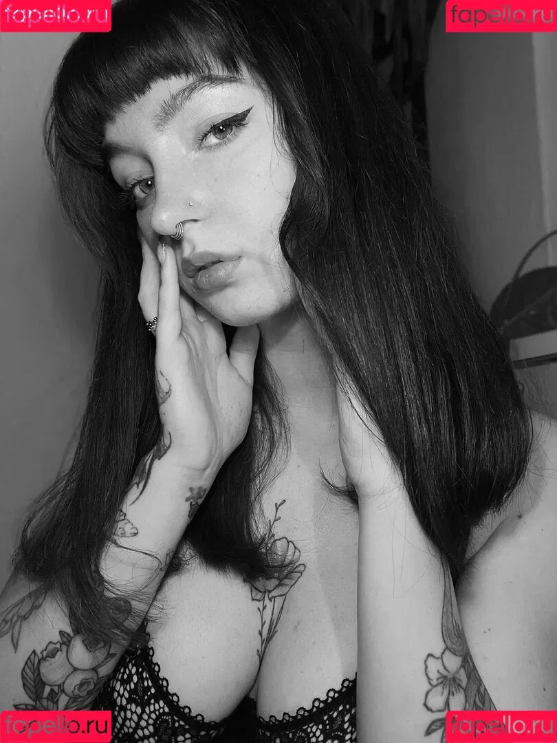 Kira-Julie Onlyfans Photo Gallery 