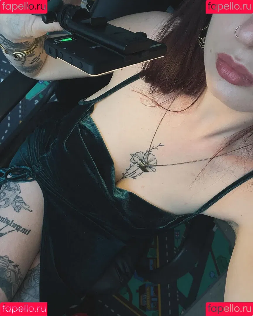 Kira-Julie Onlyfans Photo Gallery 