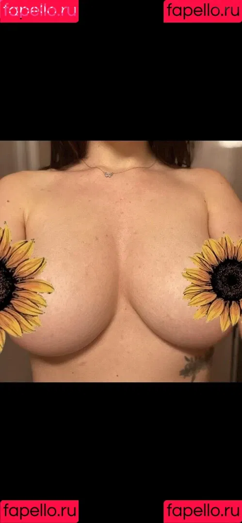 Kira-Julie Onlyfans Photo Gallery 