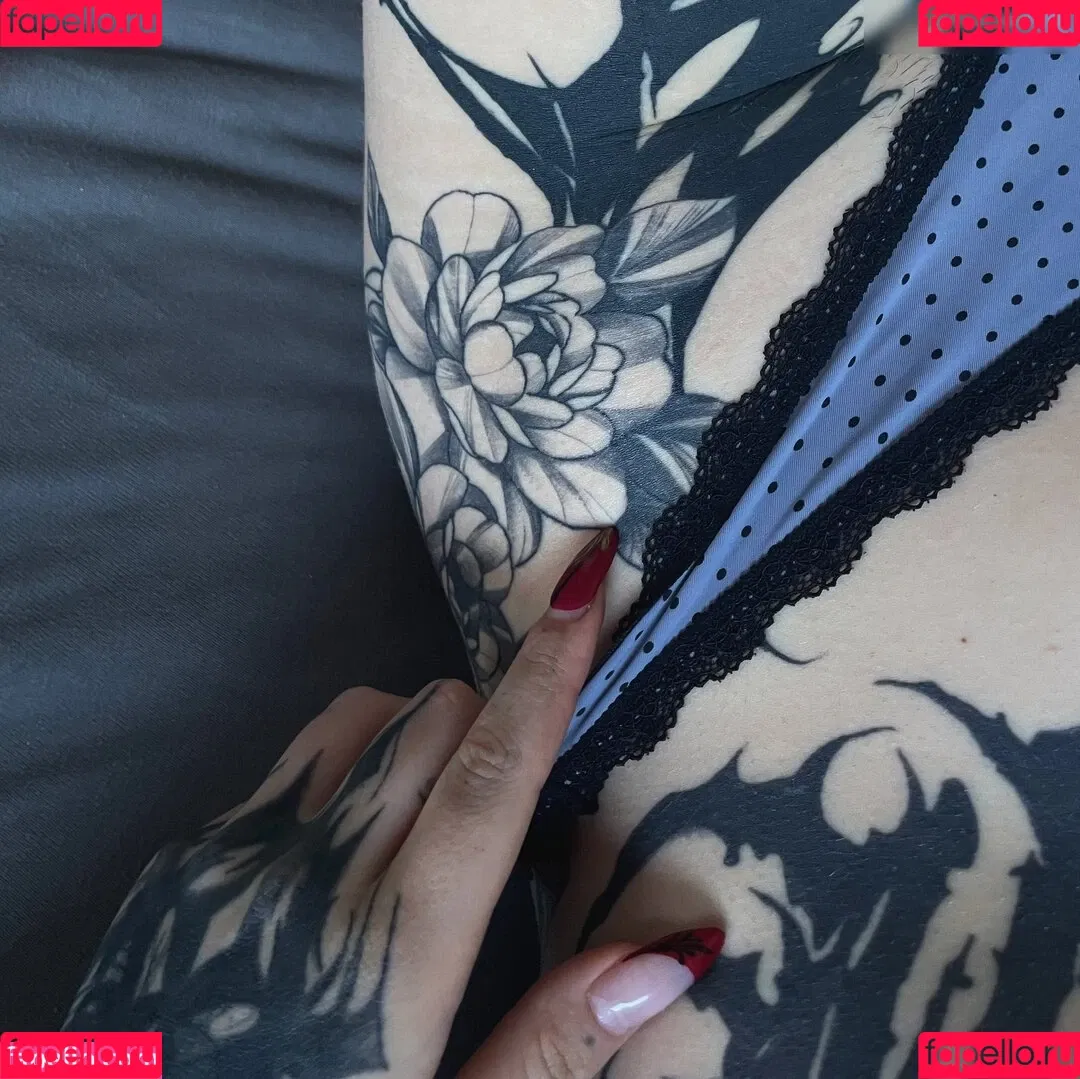 Kira-Julie Onlyfans Photo Gallery 
