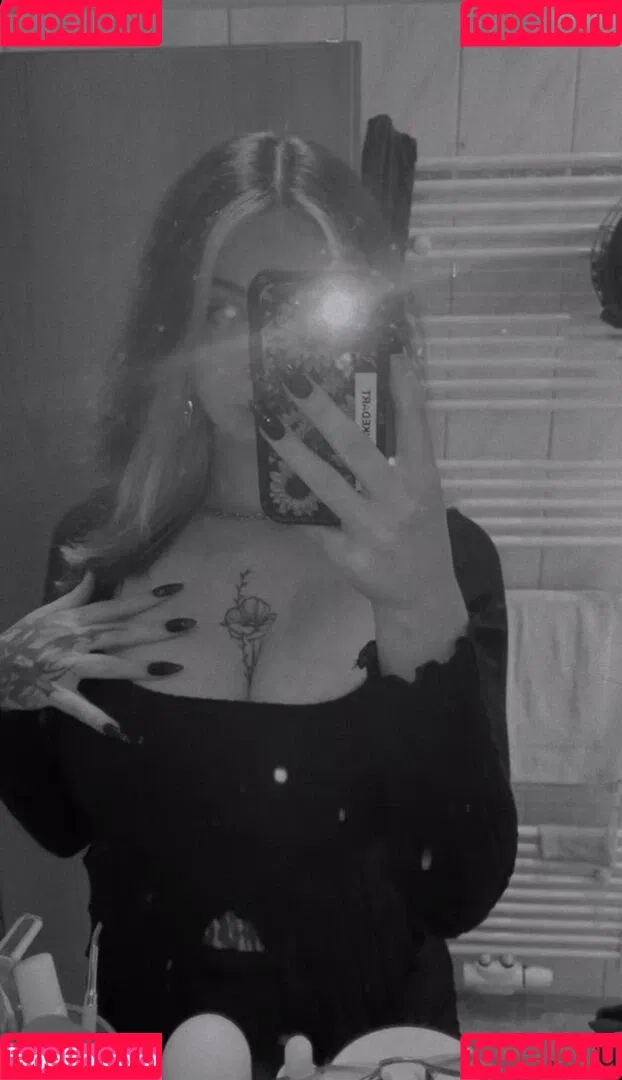 Kira-Julie Onlyfans Photo Gallery 