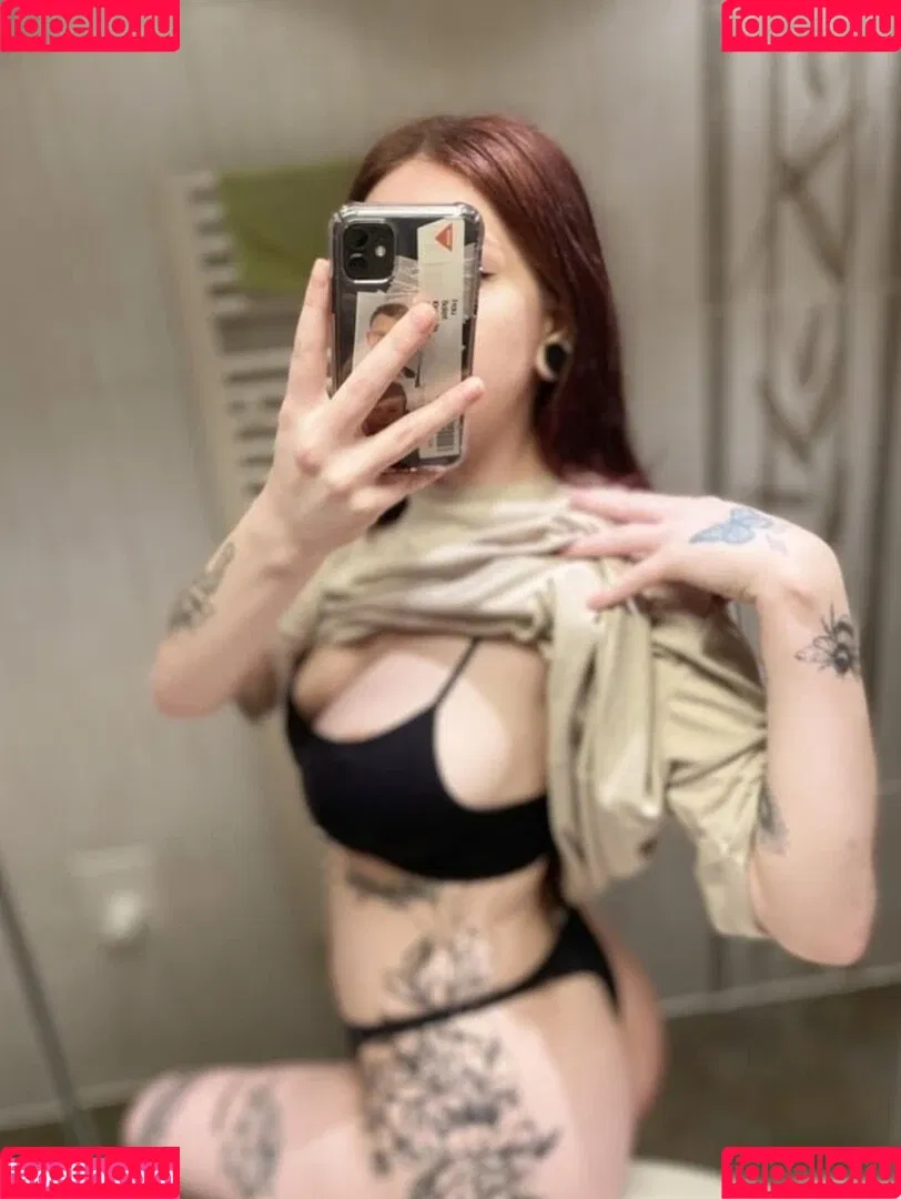 Kira-Julie Onlyfans Photo Gallery 