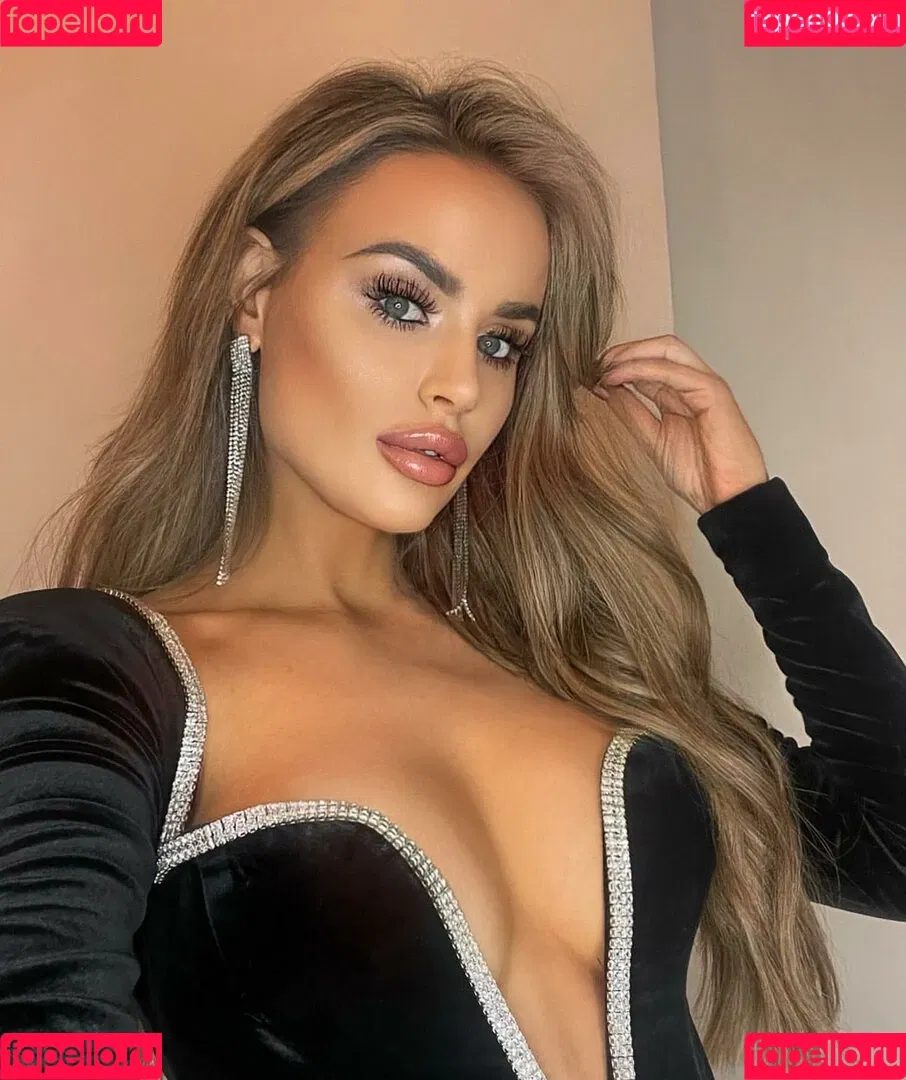 Nicole Farrell Onlyfans Photo Gallery 