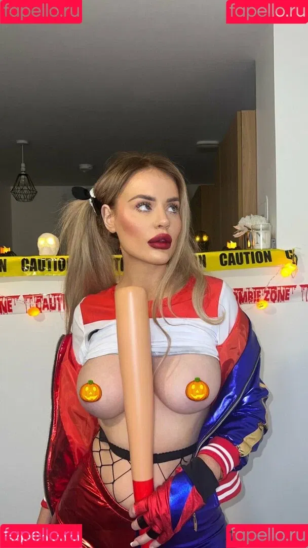 Nicole Farrell Onlyfans Photo Gallery 
