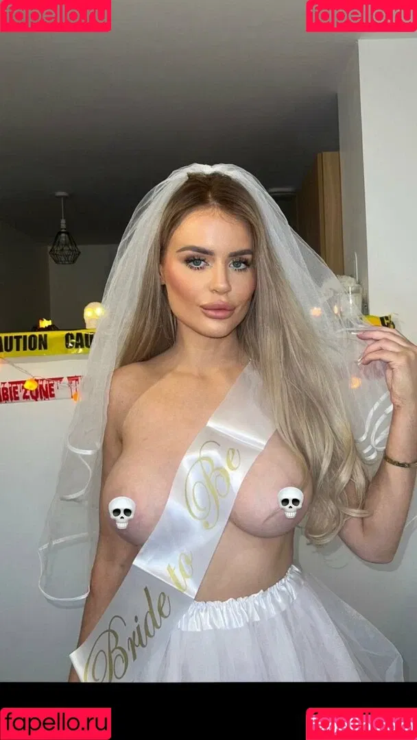 Nicole Farrell Onlyfans Photo Gallery 