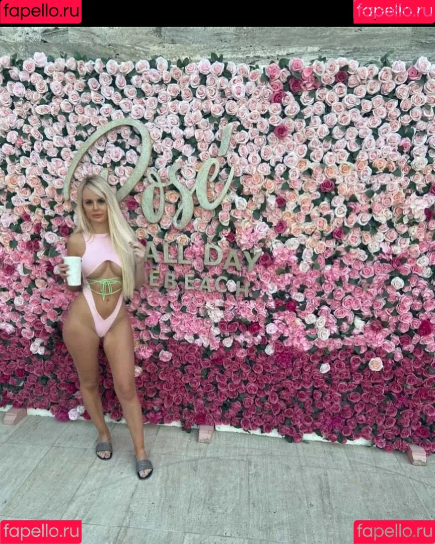 Nicole Farrell Onlyfans Photo Gallery 
