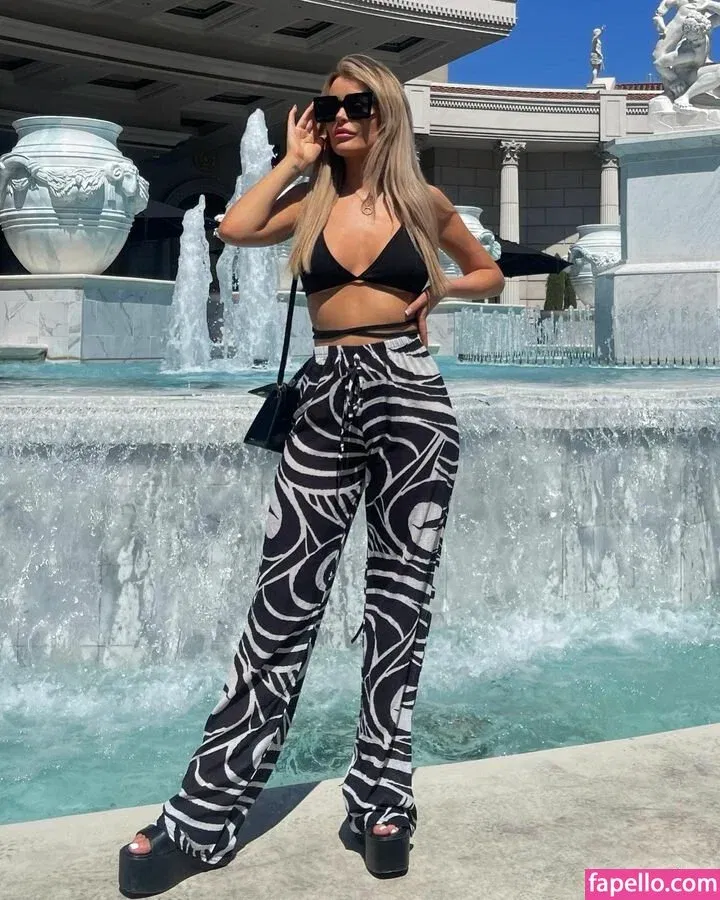 Nicole Farrell Onlyfans Photo Gallery 