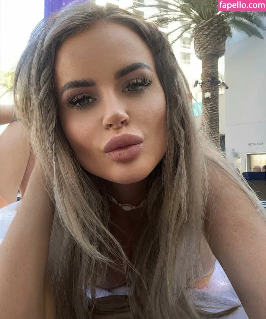 Nicole Farrell Onlyfans Photo Gallery 