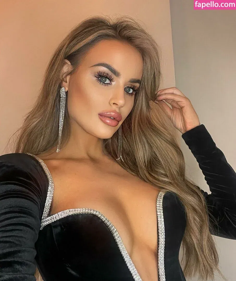 Nicole Farrell Onlyfans Photo Gallery 