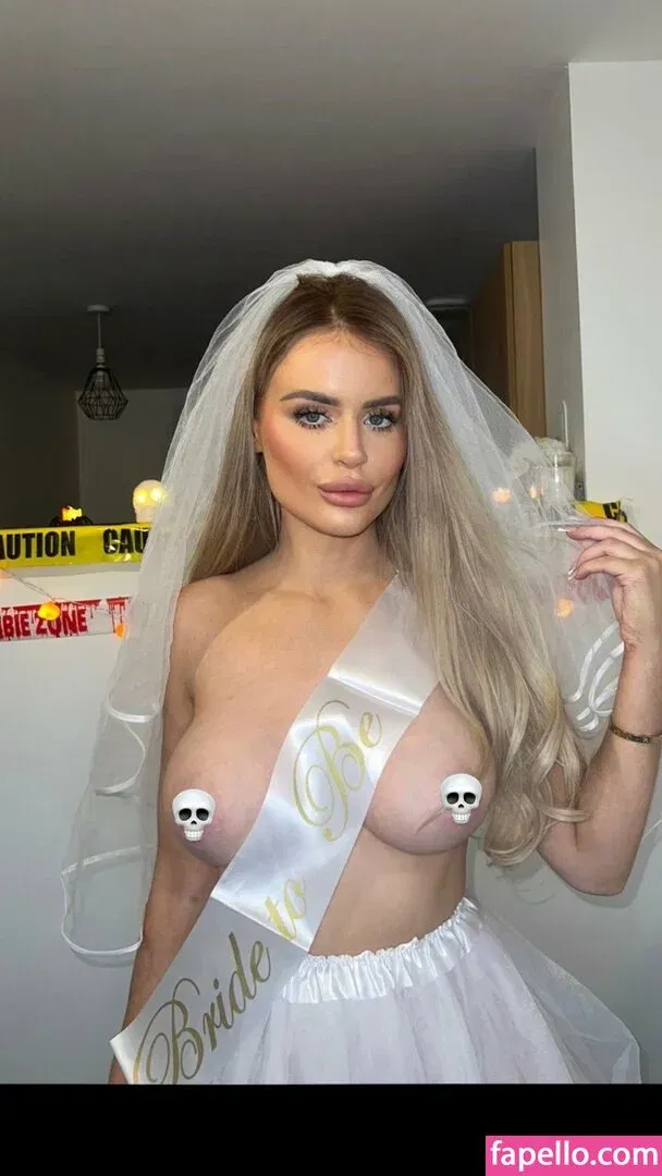 Nicole Farrell Onlyfans Photo Gallery 