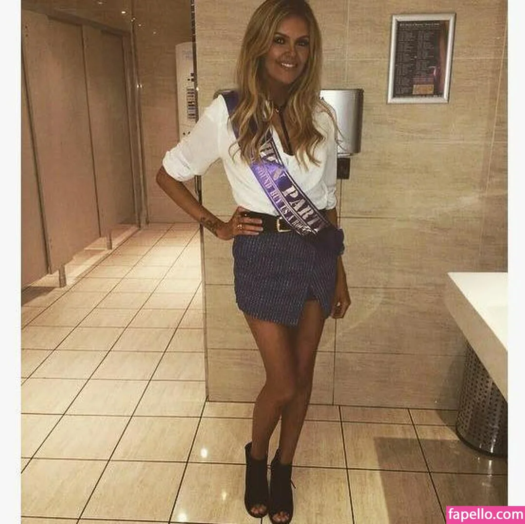 Nicole Farrell Onlyfans Photo Gallery 