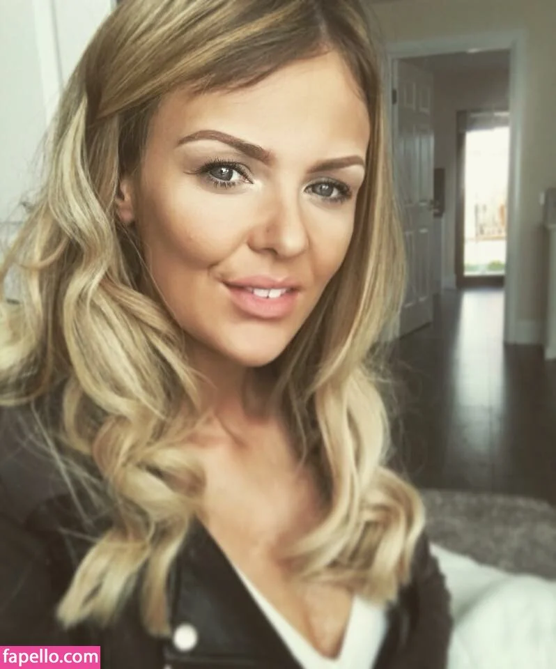 Nicole Farrell Onlyfans Photo Gallery 