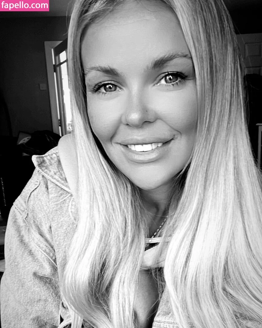 Nicole Farrell Onlyfans Photo Gallery 