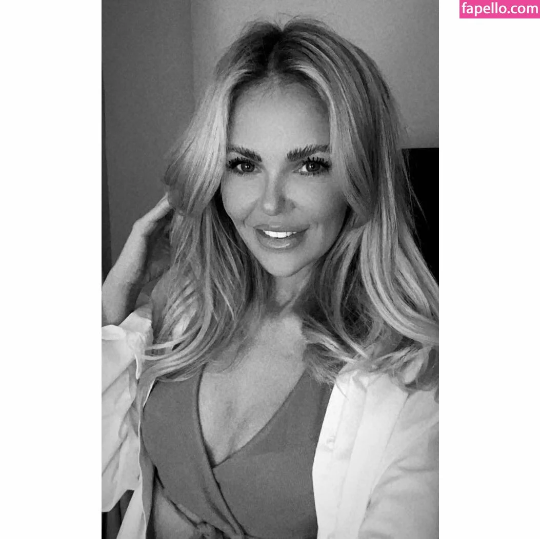 Nicole Farrell Onlyfans Photo Gallery 