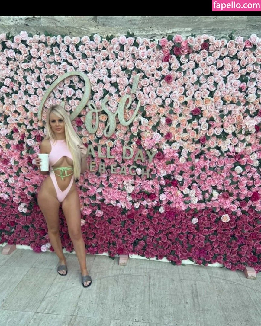 Nicole Farrell Onlyfans Photo Gallery 