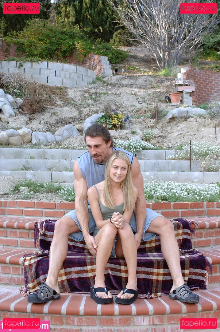 Taylor Stepaniuk Onlyfans Photo Gallery 