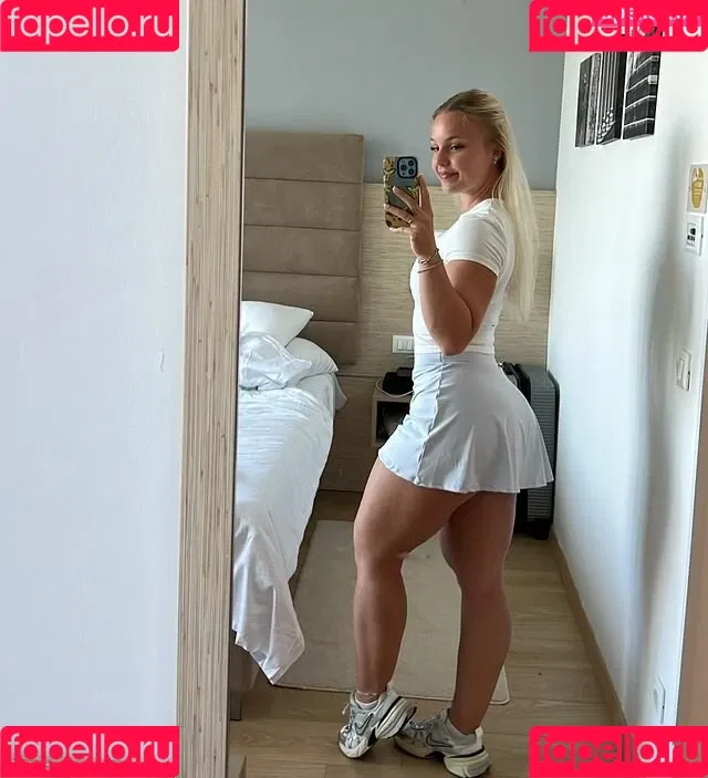 MommyMewtwo Onlyfans Photo Gallery 