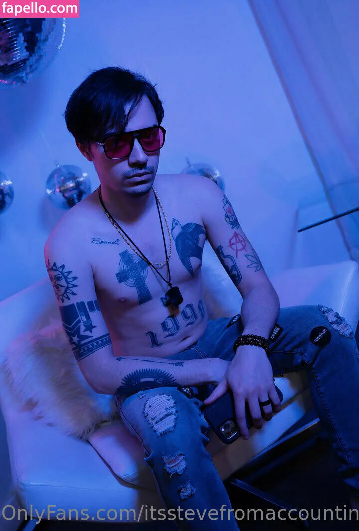 itsstevefromaccounting Onlyfans Photo Gallery 