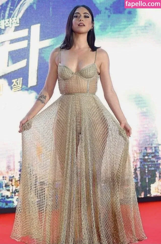 Rosa Salazar Onlyfans Photo Gallery 