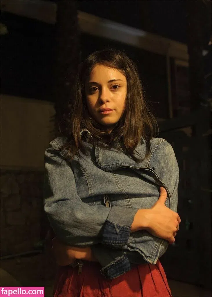 Rosa Salazar Onlyfans Photo Gallery 