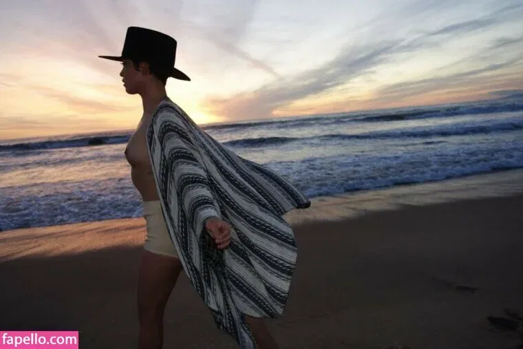 Rosa Salazar Onlyfans Photo Gallery 