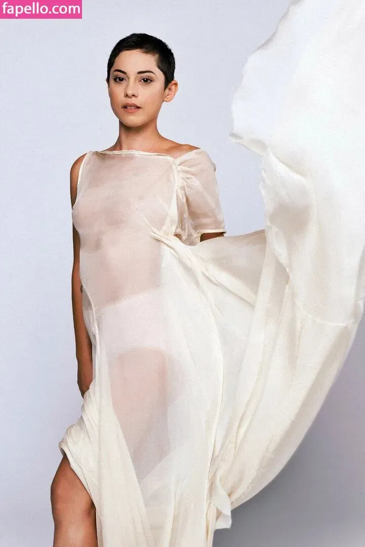 Rosa Salazar Onlyfans Photo Gallery 