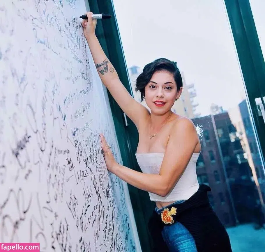 Rosa Salazar Onlyfans Photo Gallery 