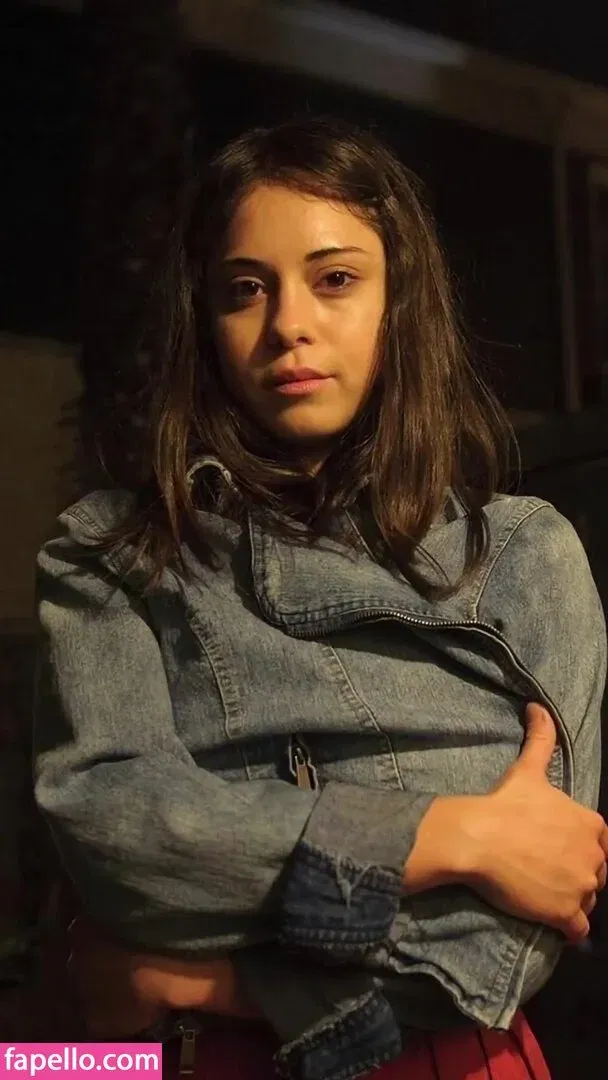 Rosa Salazar Onlyfans Photo Gallery 