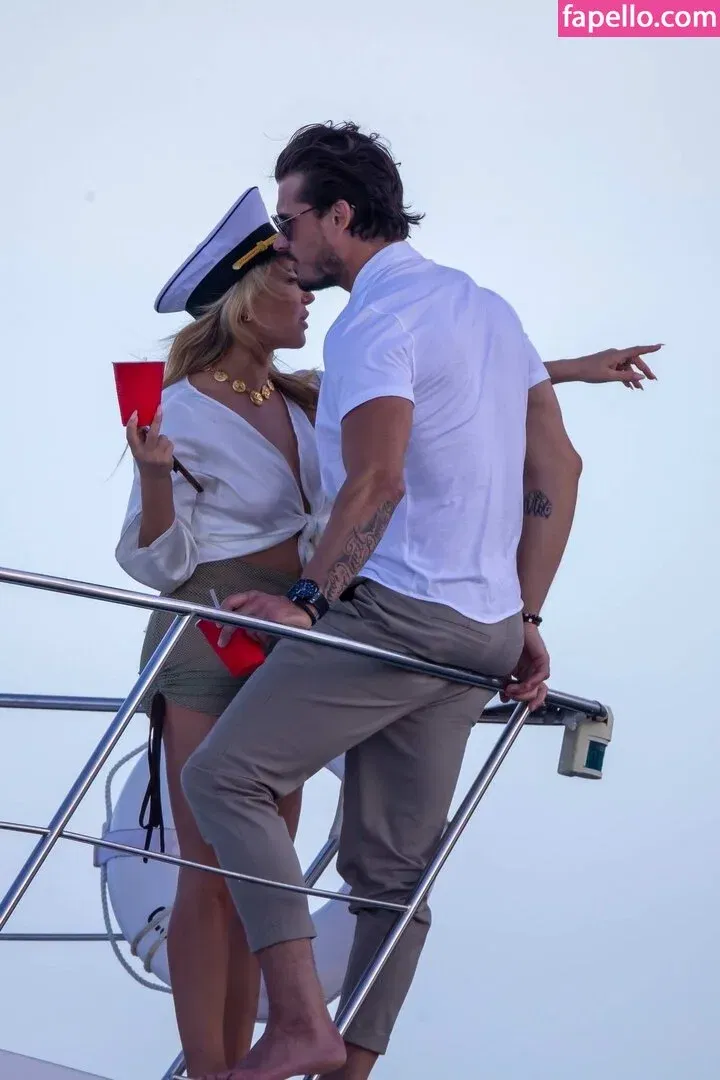 Chrishell Stause Onlyfans Photo Gallery 