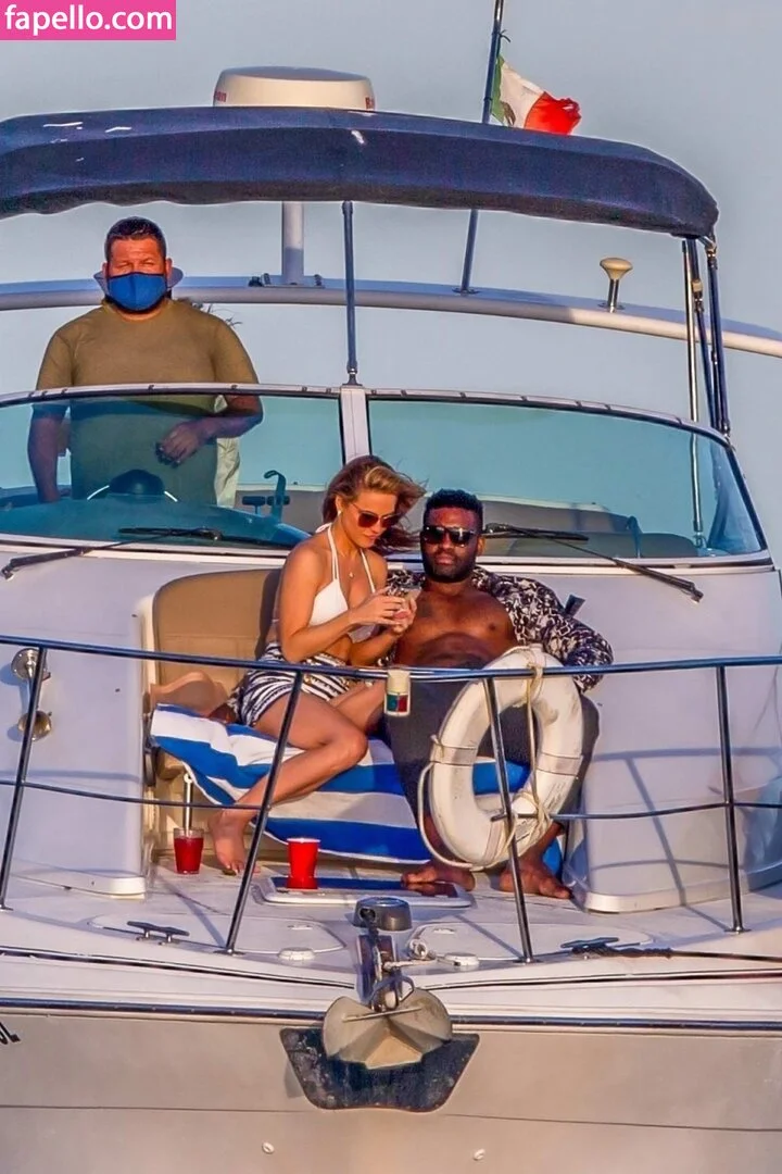 Chrishell Stause Onlyfans Photo Gallery 