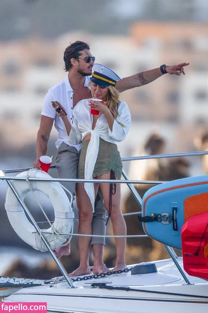 Chrishell Stause Onlyfans Photo Gallery 