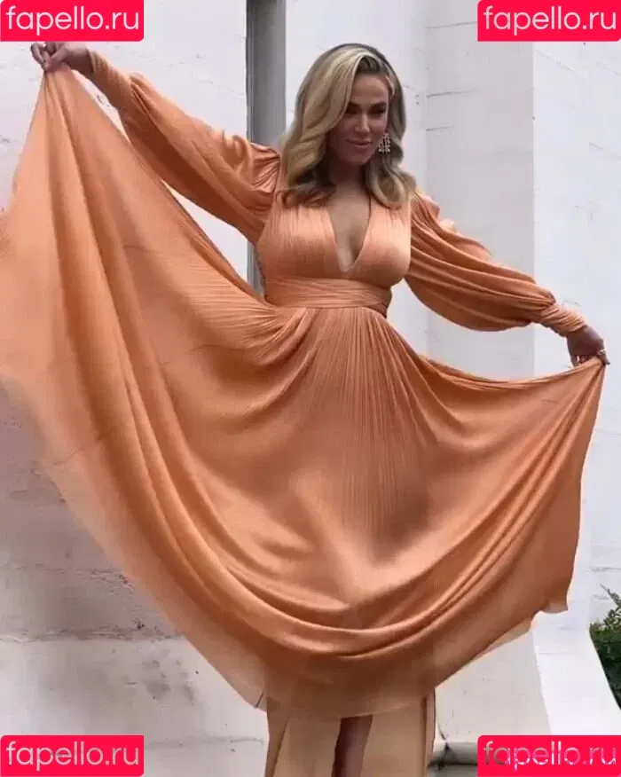 CJ Perry aka Lana Onlyfans Photo Gallery 