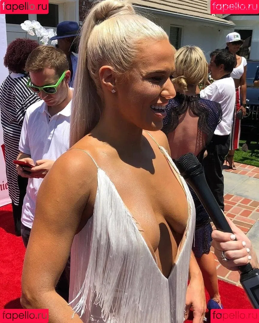 CJ Perry aka Lana Onlyfans Photo Gallery 
