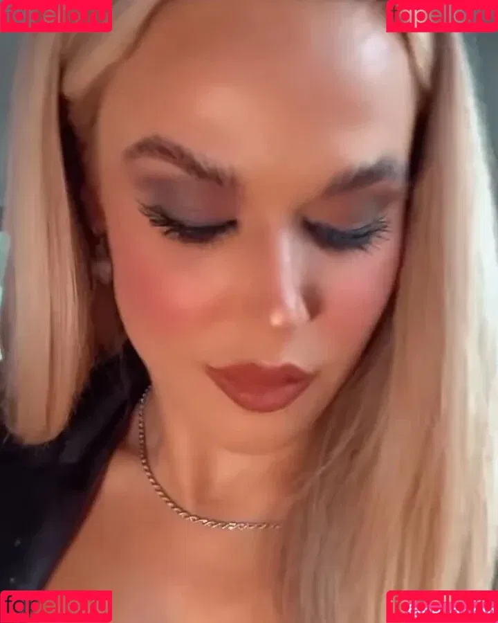 CJ Perry aka Lana Onlyfans Photo Gallery 