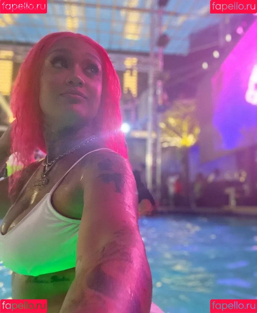 Donna Lombardi Onlyfans Photo Gallery 