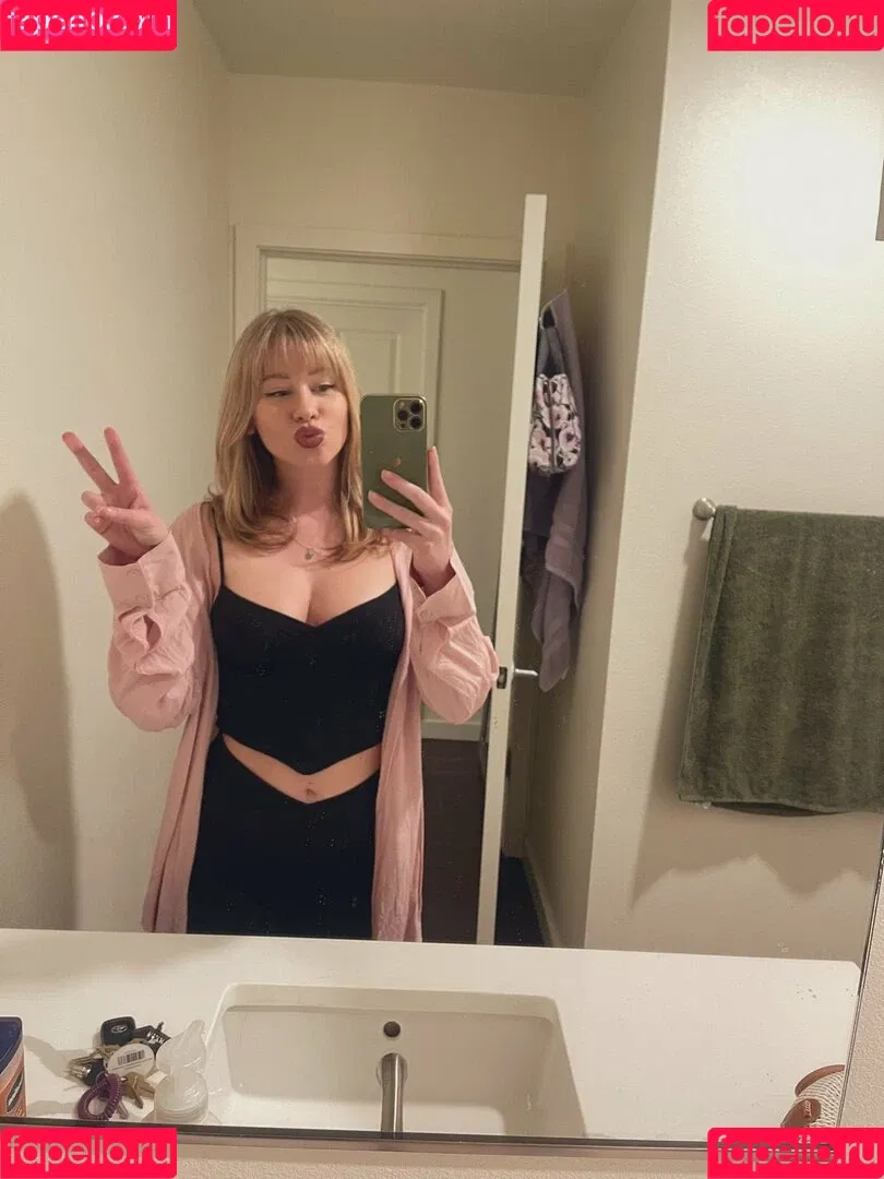 Yummy Emmy Onlyfans Photo Gallery 