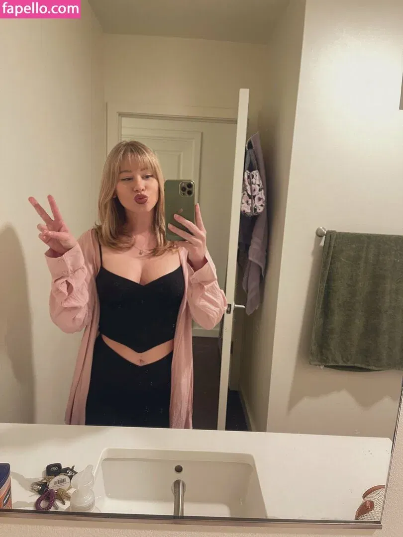 Yummy Emmy Onlyfans Photo Gallery 