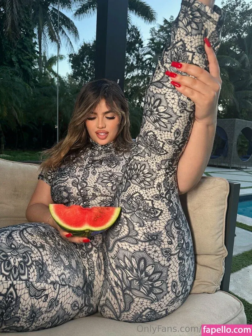 elyylabella Onlyfans Photo Gallery 