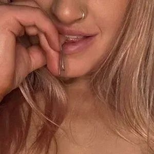 PennyPeachhh Onlyfans Photo Gallery 