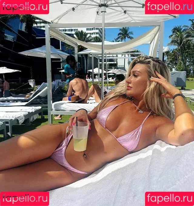 Izzi Dame Onlyfans Photo Gallery 