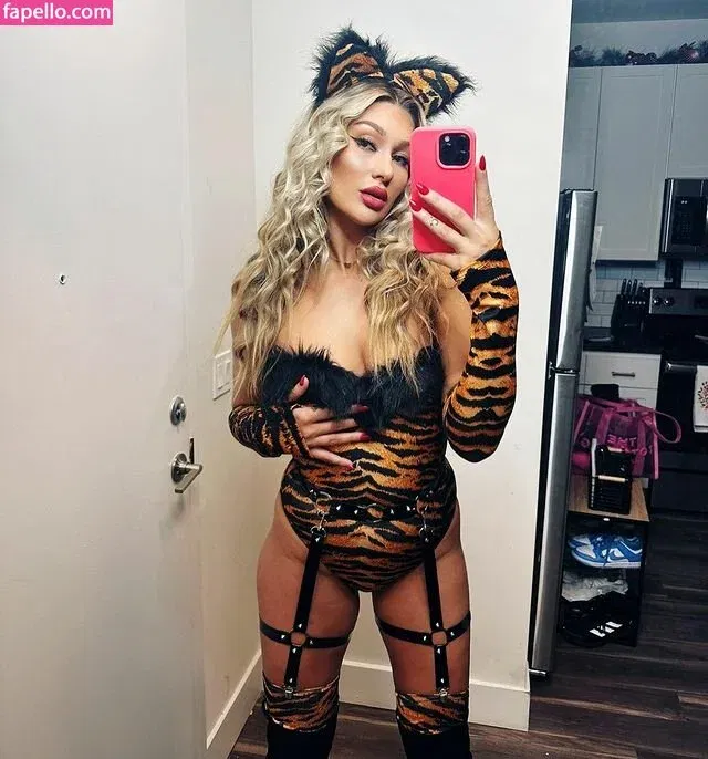 Izzi Dame Onlyfans Photo Gallery 