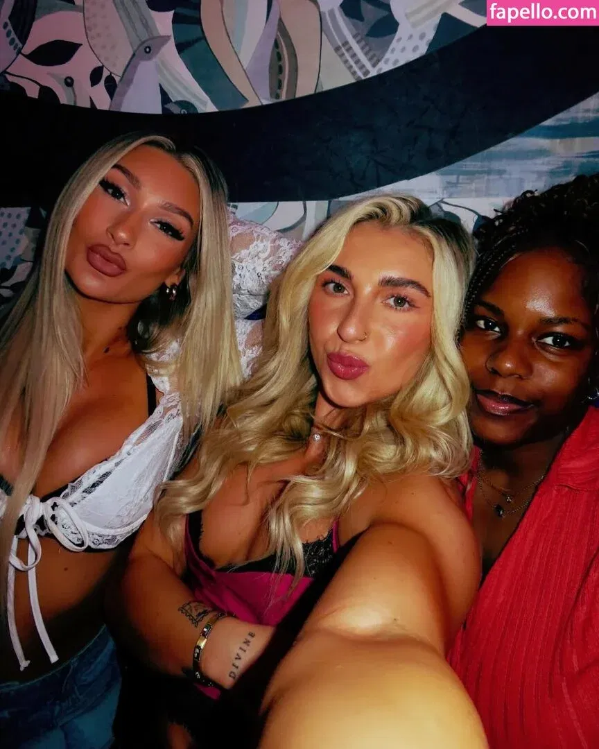 Izzi Dame Onlyfans Photo Gallery 